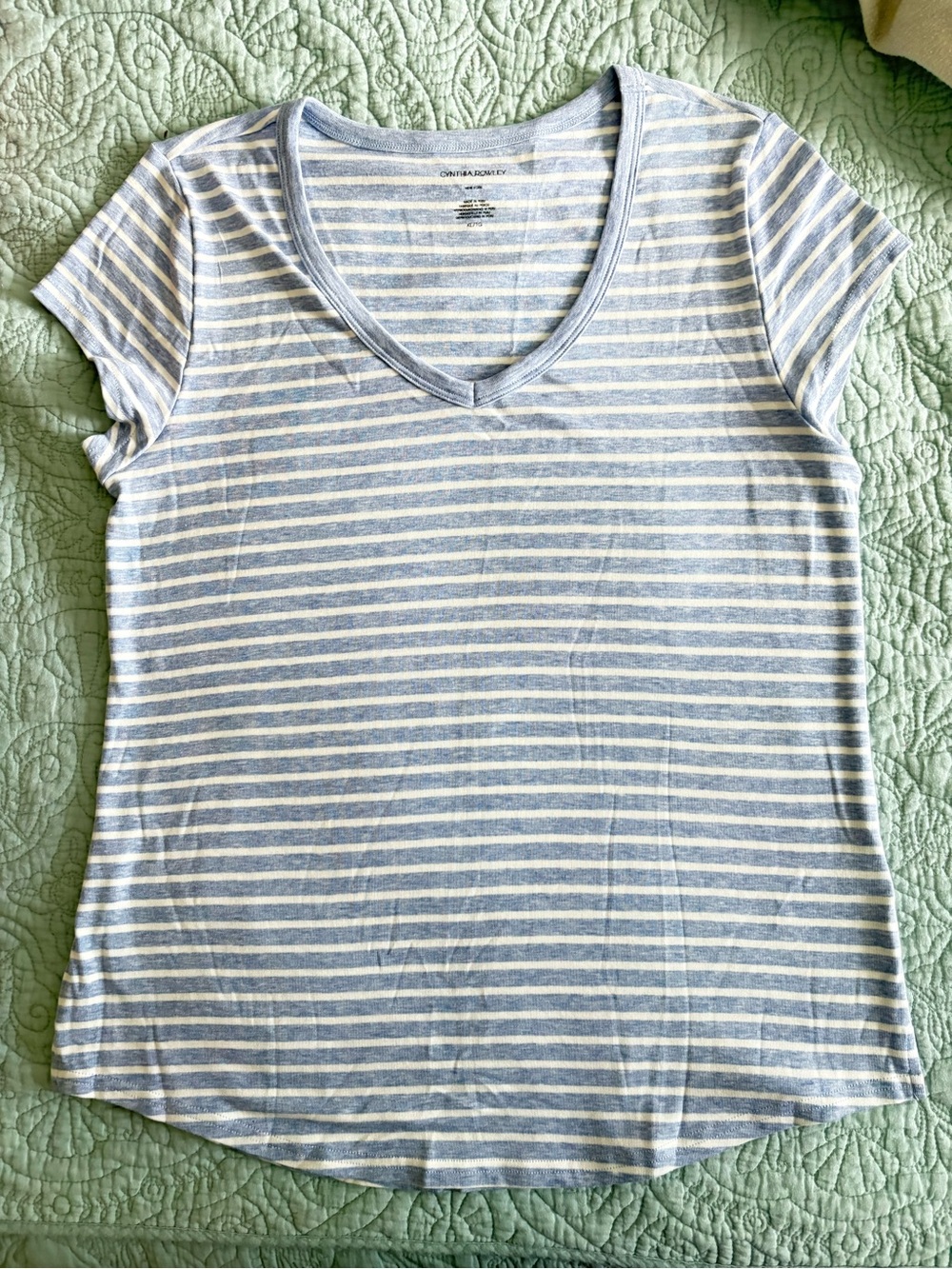 White & Light Blue Striped V-Neck Tee Size XL